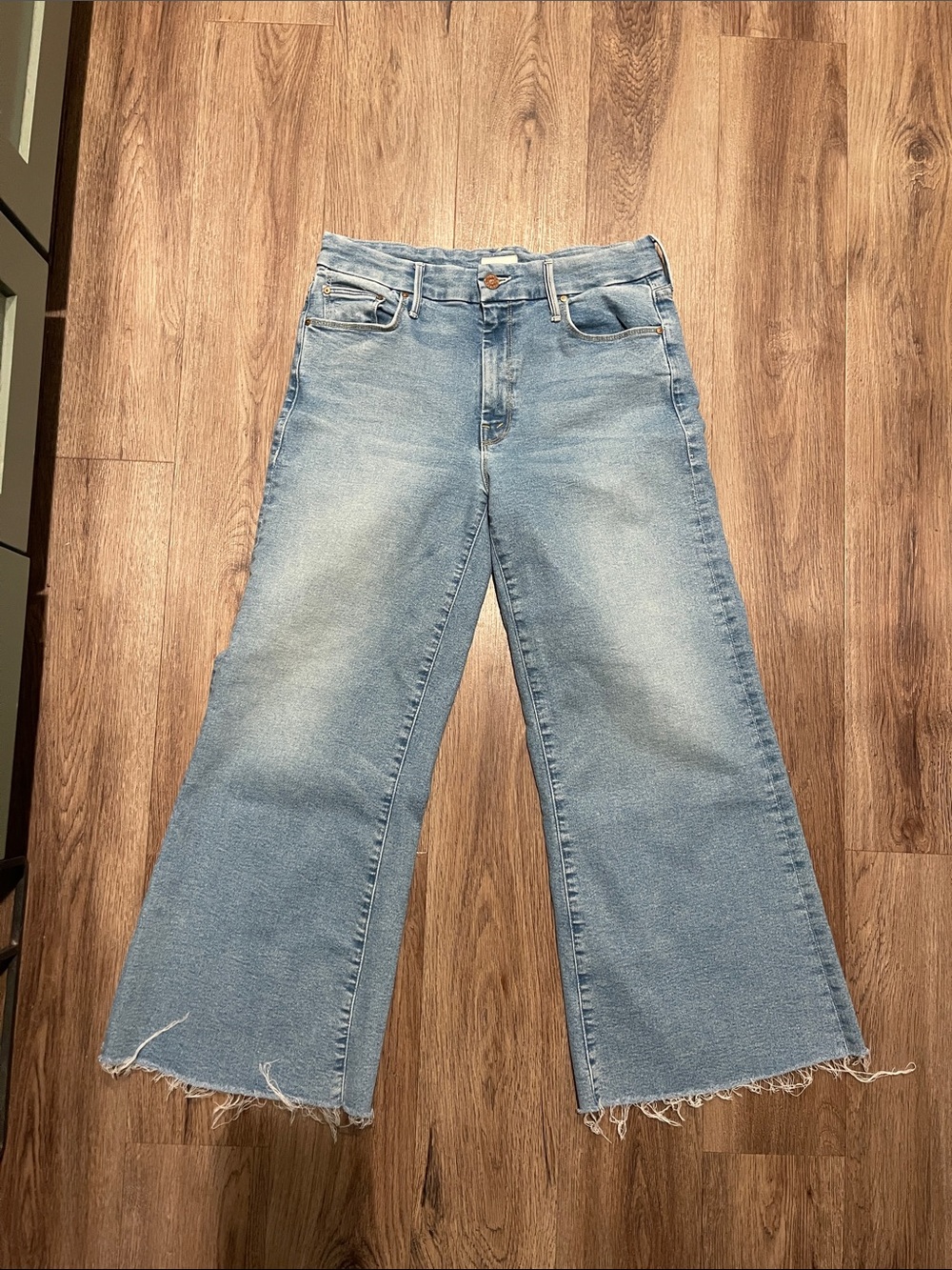 MOTHER Faded Light Blue Wide-Leg Jeans with Frayed Hem